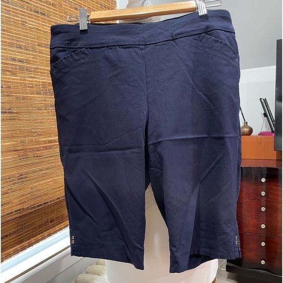 Liz Claiborne Pants - LIZ CLAIBORNE SHORTS